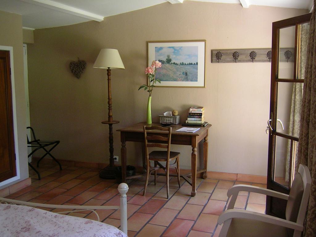 Mas La Provence Bed & Breakfast LʼIsle-sur-la-Sorgue Cameră foto
