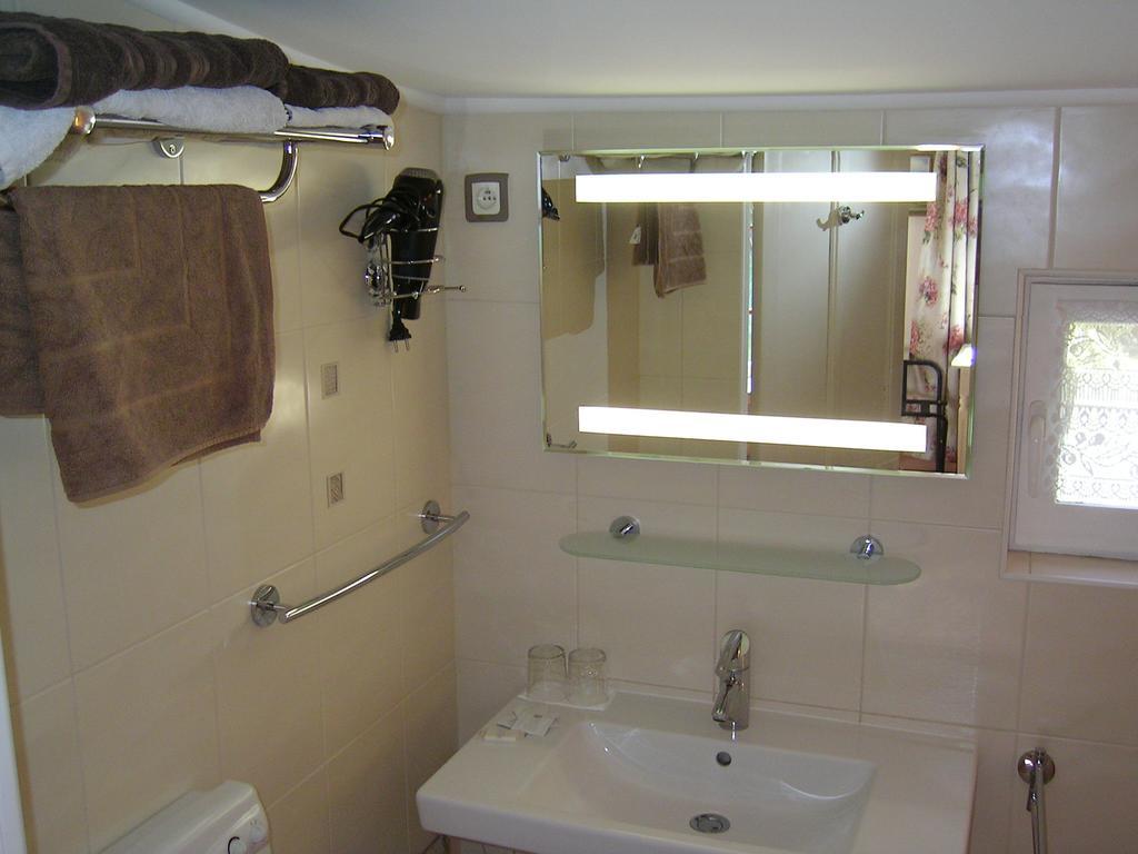 Mas La Provence Bed & Breakfast LʼIsle-sur-la-Sorgue Cameră foto